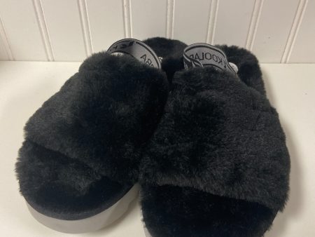 Slippers Designer By Koolaburra By Ugg In Black Fashion