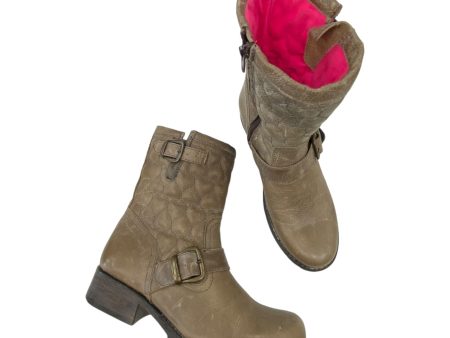 Boots Ankle Flats By Betsey Johnson In Taupe, Size: 8 on Sale