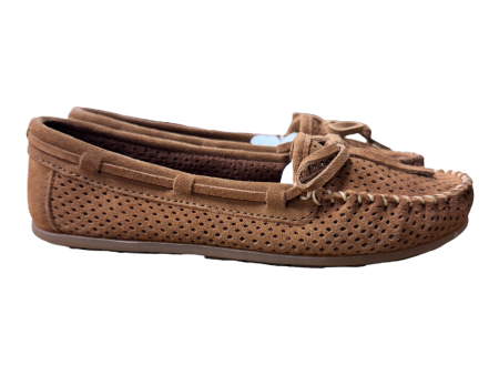 Shoes Flats By Minnetonka In Brown, Size: 7 Supply