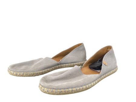 Shoes Flats By Clothes Mentor In Grey, Size: 8.5 on Sale