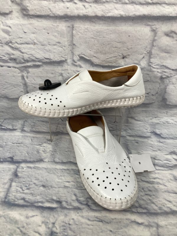 Shoes Flats By Bueno In White, Size: 10 Online Hot Sale